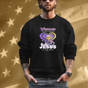 Minnesota Vikings In My Veins Jesus In My Heart Diamond T-Shirt