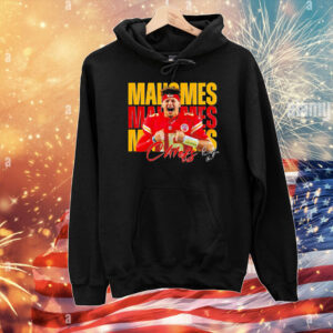 Patricks Mahomes 15 Kansas City Chiefs football players signature graphic T-Shirt